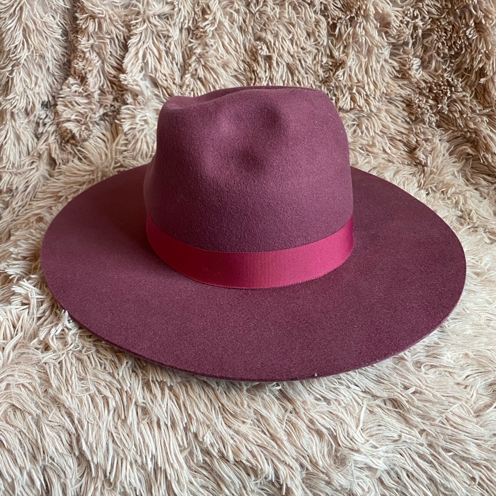 Fedora - Picture 2 of 3